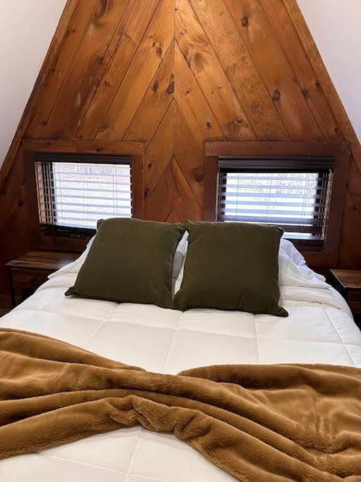 הוילה Tamworth New! Cozy & Modern A-Frame In The Woods W/Hot Tub מראה חיצוני תמונה