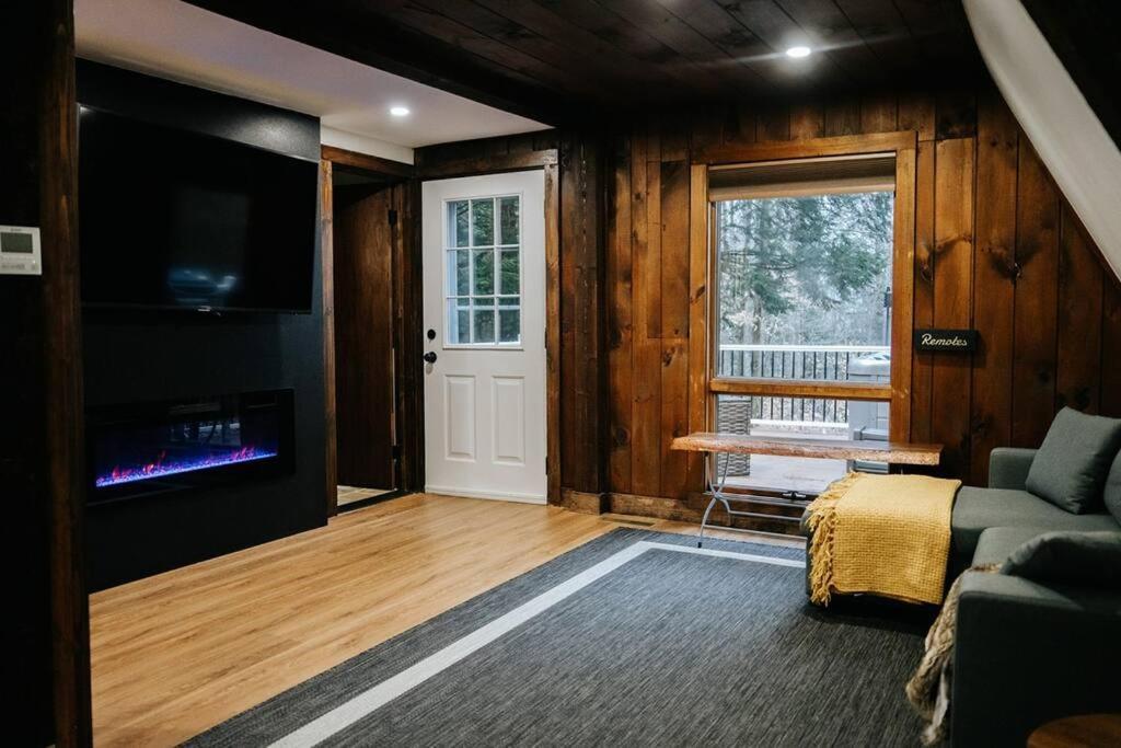 הוילה Tamworth New! Cozy & Modern A-Frame In The Woods W/Hot Tub מראה חיצוני תמונה